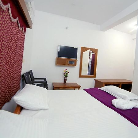 فندق مهاباليبورامفي  Nandika Residency المظهر الخارجي الصورة