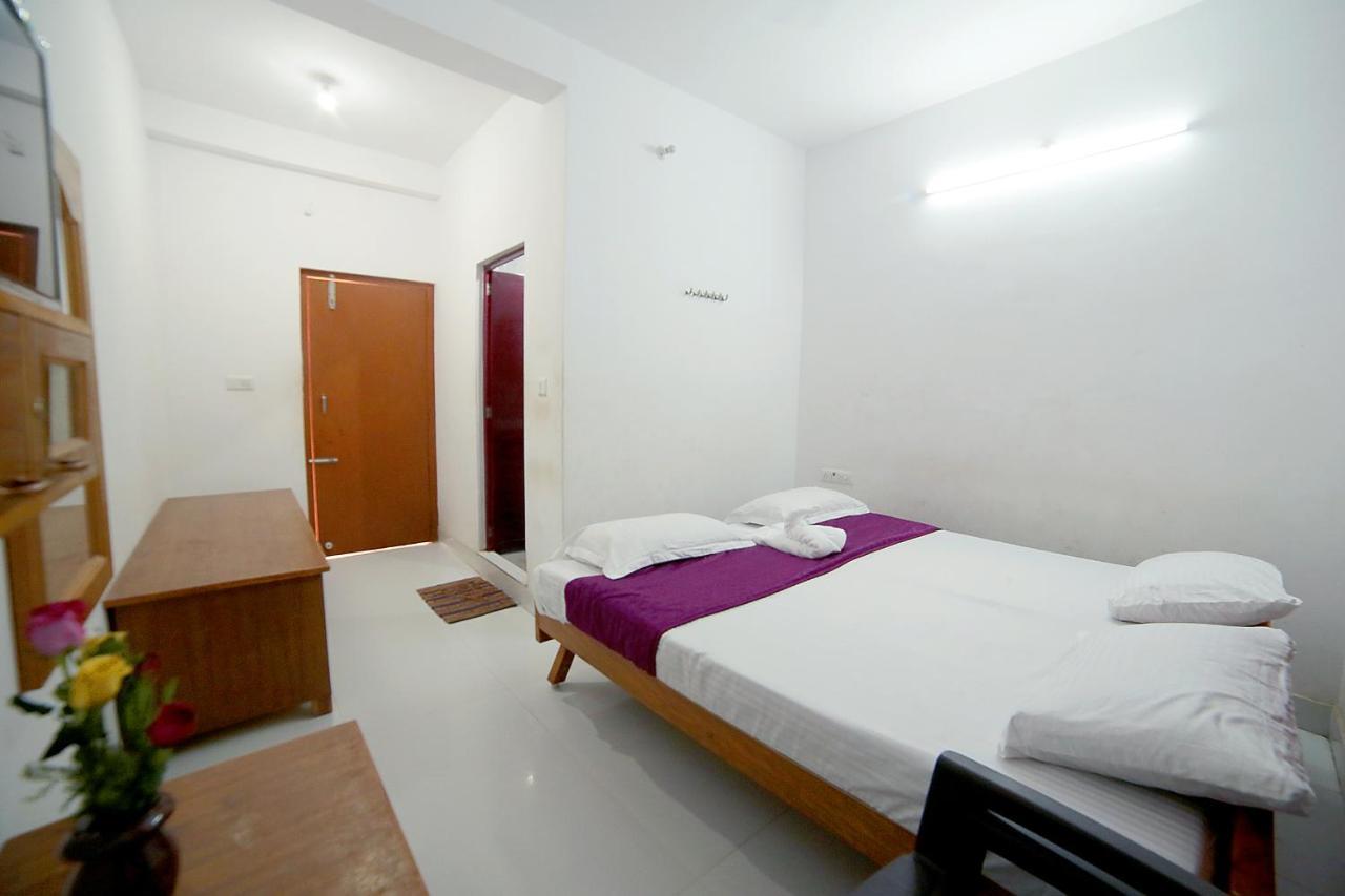 فندق مهاباليبورامفي  Nandika Residency المظهر الخارجي الصورة