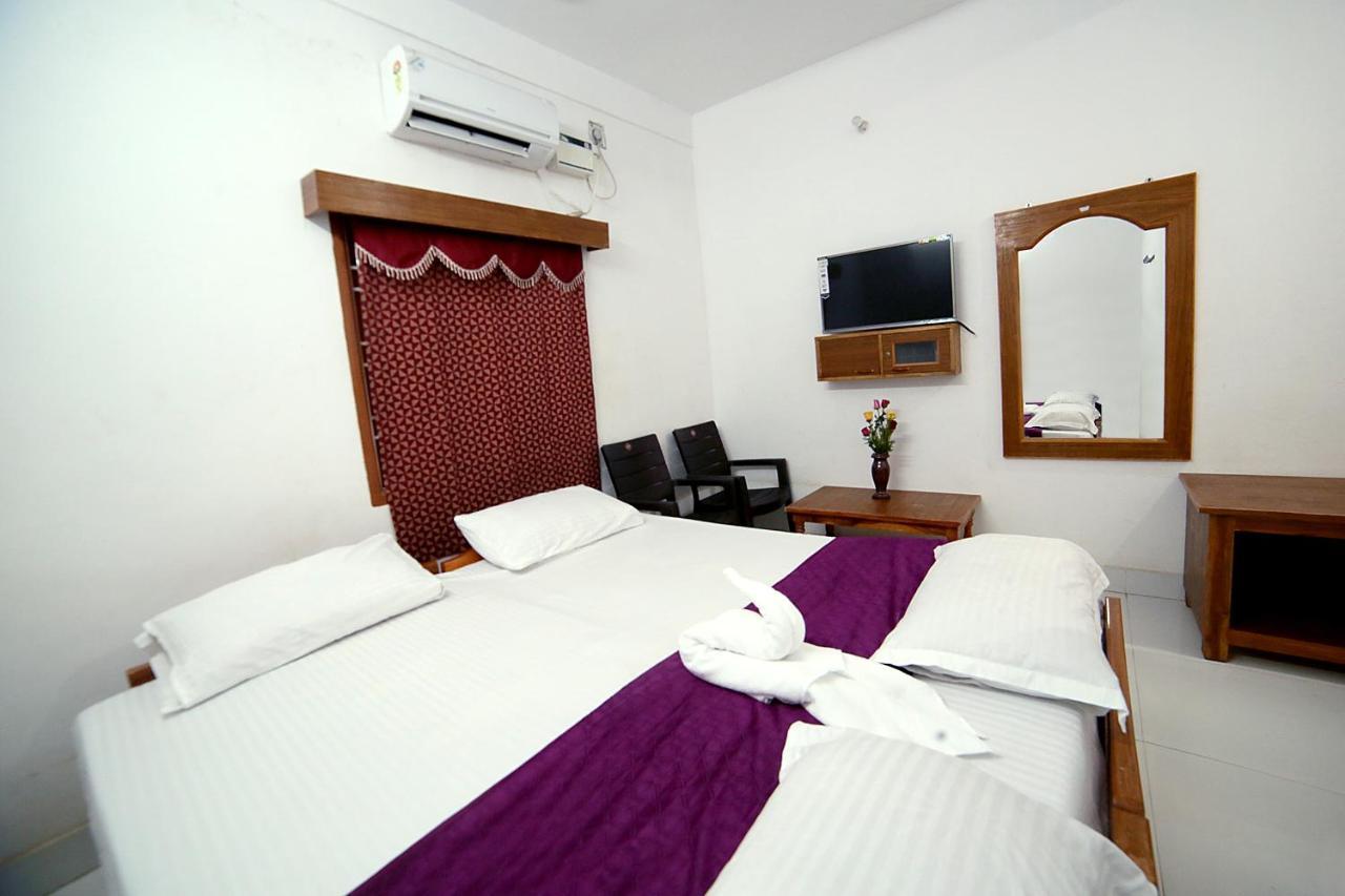 فندق مهاباليبورامفي  Nandika Residency المظهر الخارجي الصورة