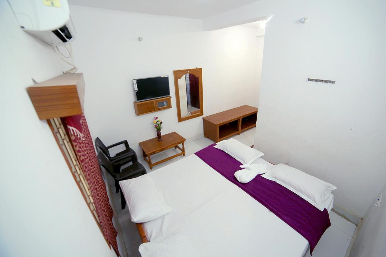 فندق مهاباليبورامفي  Nandika Residency المظهر الخارجي الصورة