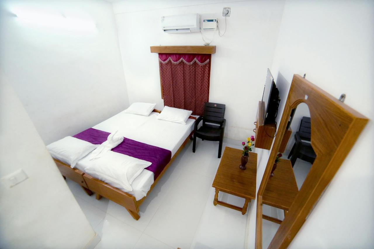 فندق مهاباليبورامفي  Nandika Residency المظهر الخارجي الصورة